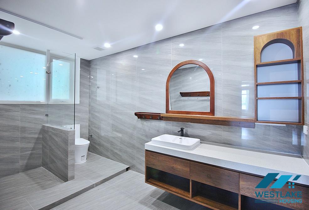 Lake view unfurnished house for rent in Tay Ho, Ha Noi Lake view unfurnished house for rent in Tay Ho, Ha Noi