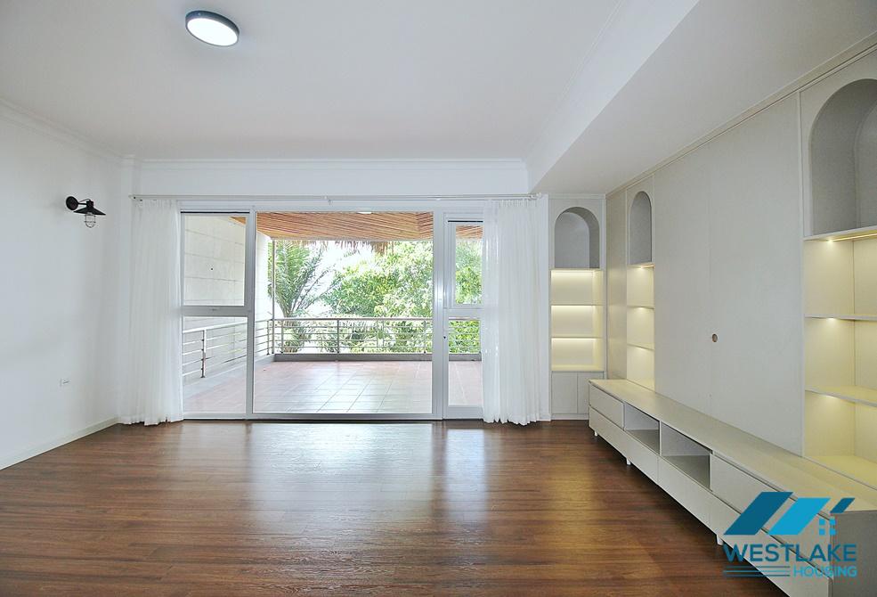 Lake view unfurnished house for rent in Tay Ho, Ha Noi Lake view unfurnished house for rent in Tay Ho, Ha Noi