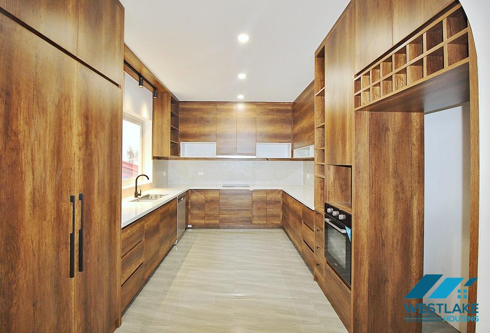 Lake view unfurnished house for rent in Tay Ho, Ha Noi Lake view unfurnished house for rent in Tay Ho, Ha Noi