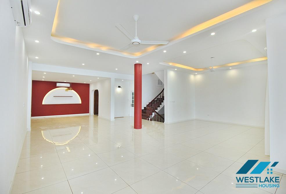 Lake view unfurnished house for rent in Tay Ho, Ha Noi Lake view unfurnished house for rent in Tay Ho, Ha Noi