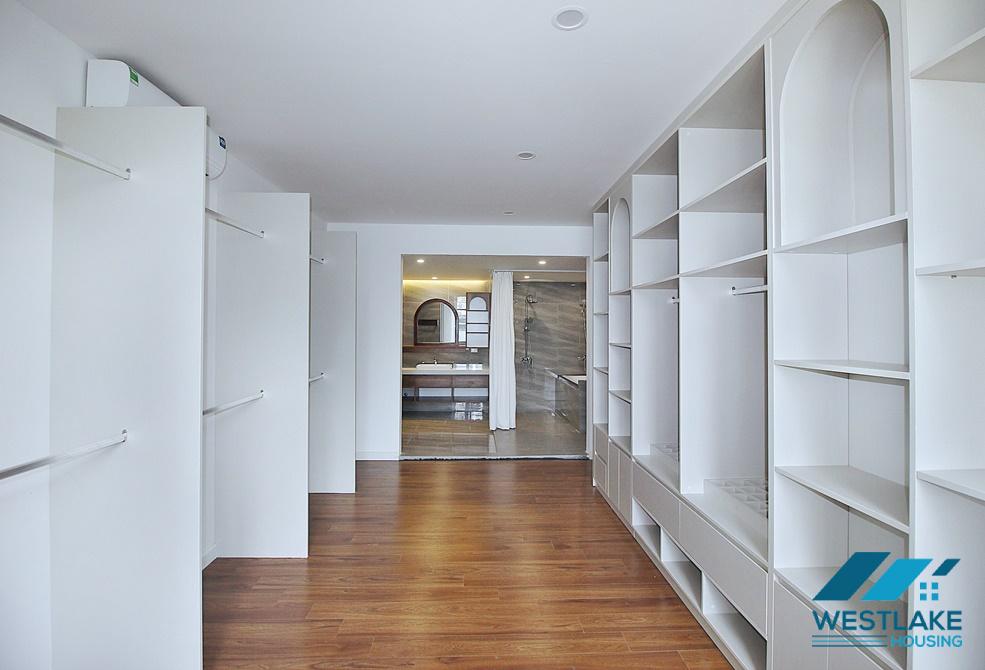 Lake view unfurnished house for rent in Tay Ho, Ha Noi Lake view unfurnished house for rent in Tay Ho, Ha Noi