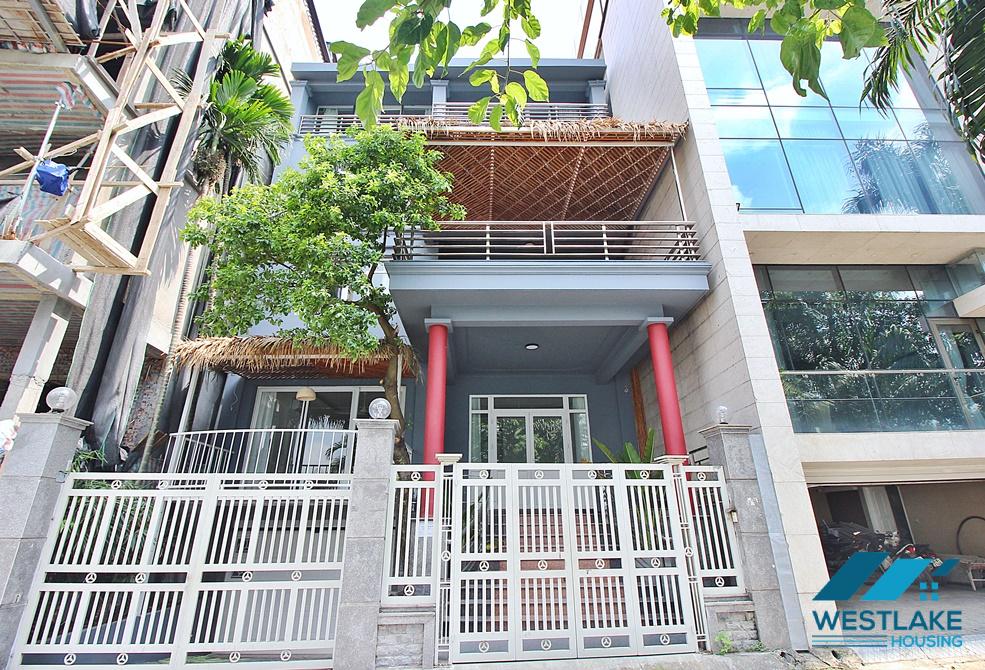 Lake view unfurnished house for rent in Tay Ho, Ha Noi Lake view unfurnished house for rent in Tay Ho, Ha Noi