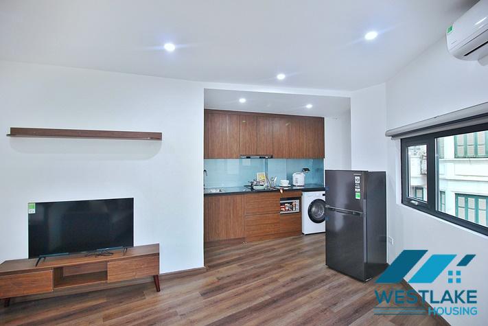 Cho Thuê Căn Hộ Một Phòng Ngủ Mới, Ban Công Thoáng Sáng Tại Âu Cơ Tây Hồ, Hà Nội