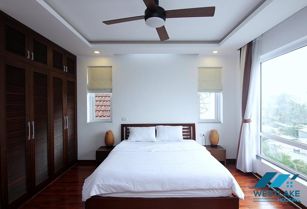 Spectacular 04 bedrooms apartment in Tay Ho, Ha Noi for rent.