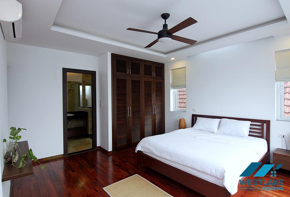 Spectacular 04 bedrooms apartment in Tay Ho, Ha Noi for rent.