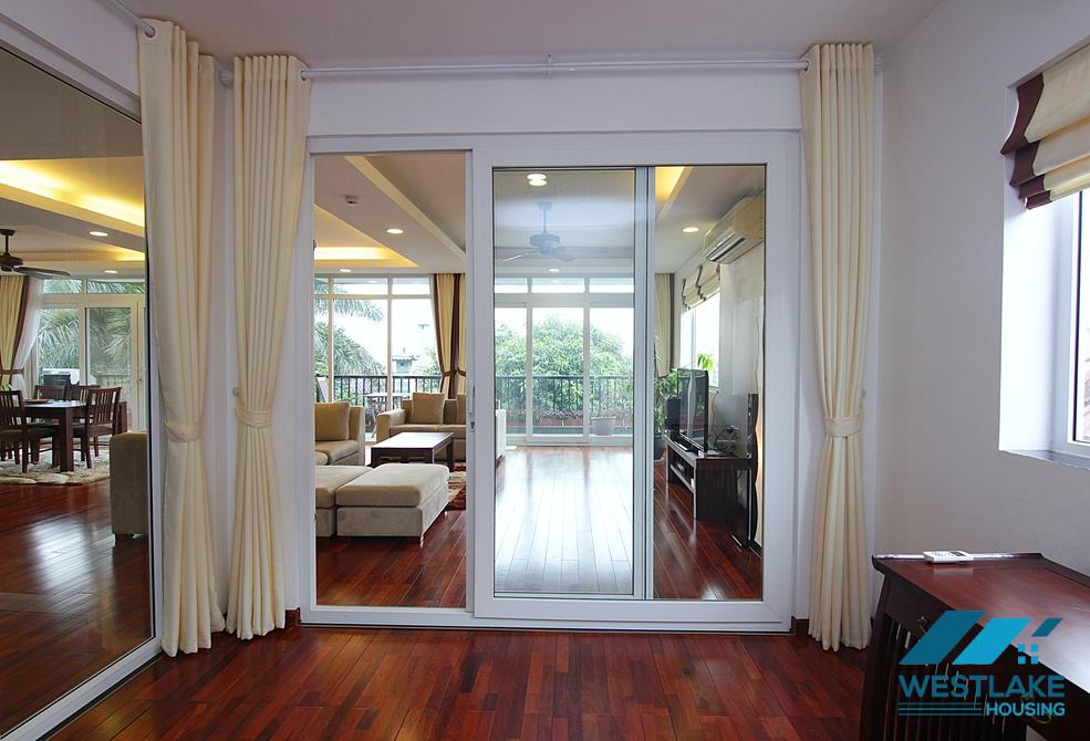 Spectacular 04 bedrooms apartment in Tay Ho, Ha Noi for rent.