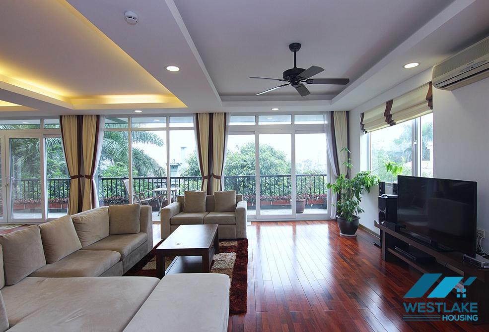 Spectacular 04 bedrooms apartment in Tay Ho, Ha Noi for rent.