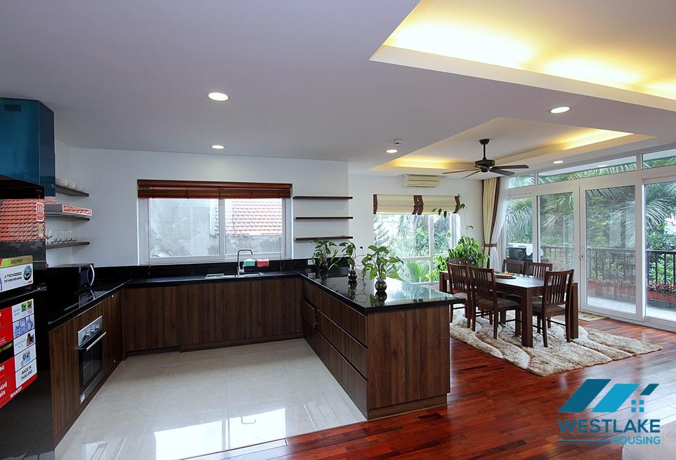 Spectacular 04 bedrooms apartment in Tay Ho, Ha Noi for rent.