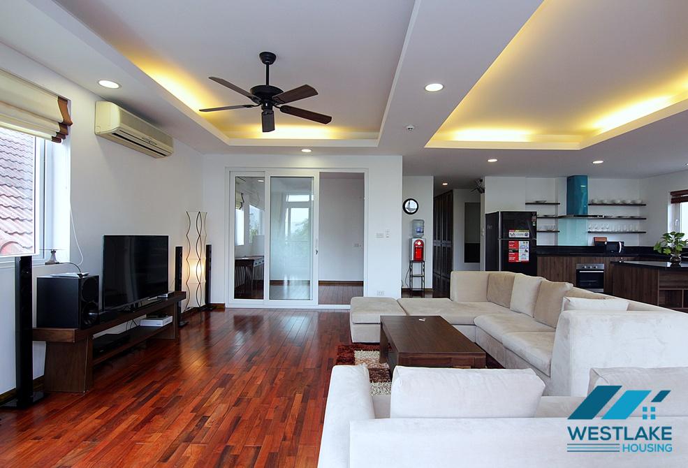 Spectacular 04 bedrooms apartment in Tay Ho, Ha Noi for rent.