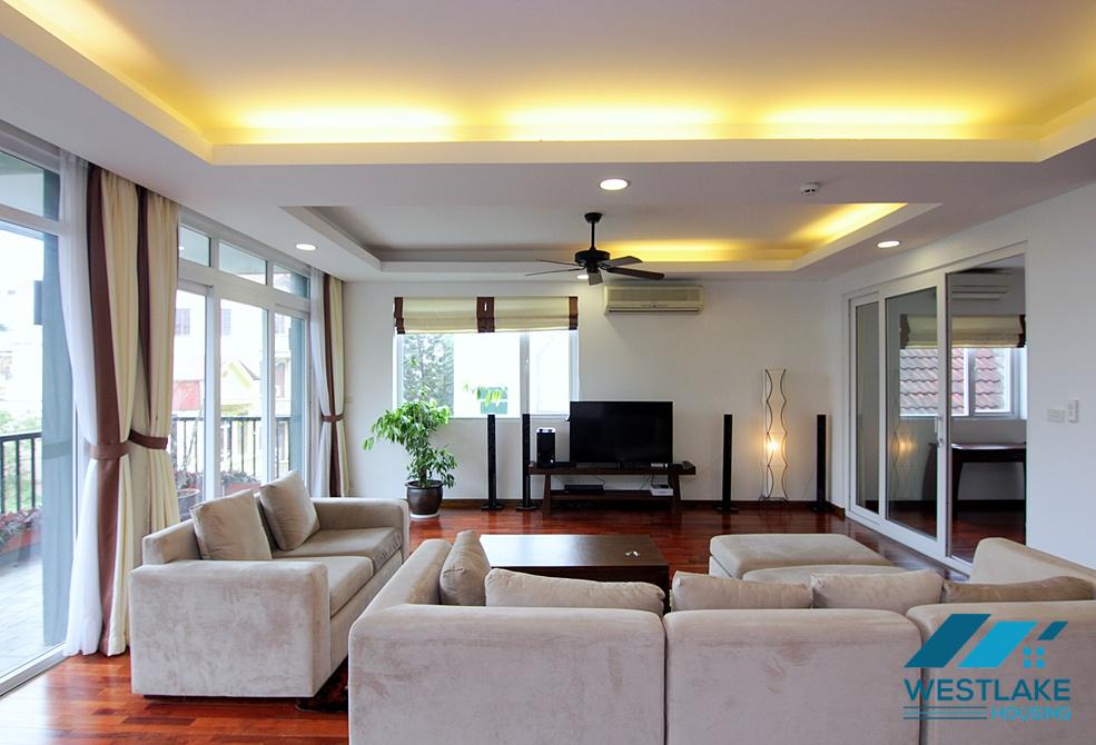 Spectacular 04 bedrooms apartment in Tay Ho, Ha Noi for rent.