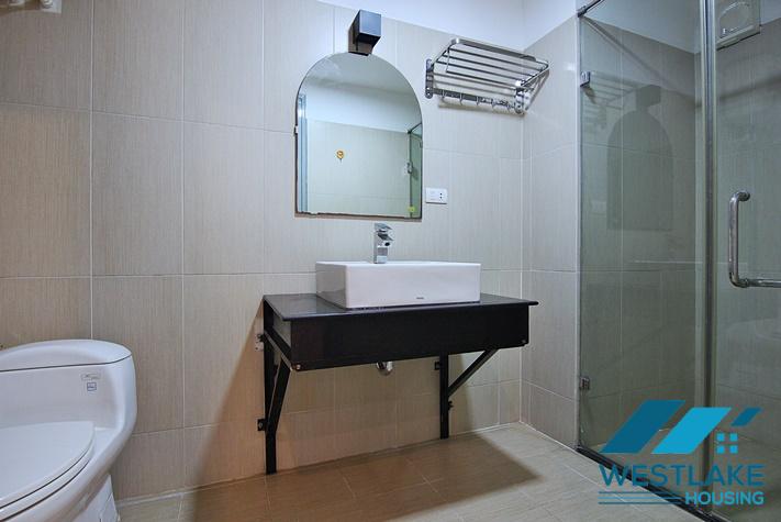 Cho Thuê Nhà 8 Phòng Ngủ Rộng Thoáng Sáng Tại Âu Cơ, Tây Hồ, Hà Nội.