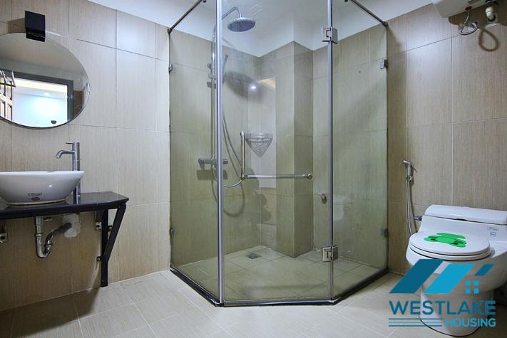 Cho Thuê Nhà 8 Phòng Ngủ Rộng Thoáng Sáng Tại Âu Cơ, Tây Hồ, Hà Nội.