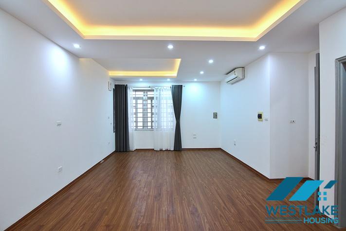 Cho Thuê Nhà 8 Phòng Ngủ Rộng Thoáng Sáng Tại Âu Cơ, Tây Hồ, Hà Nội.