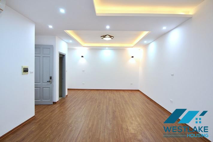 Cho Thuê Nhà 8 Phòng Ngủ Rộng Thoáng Sáng Tại Âu Cơ, Tây Hồ, Hà Nội.