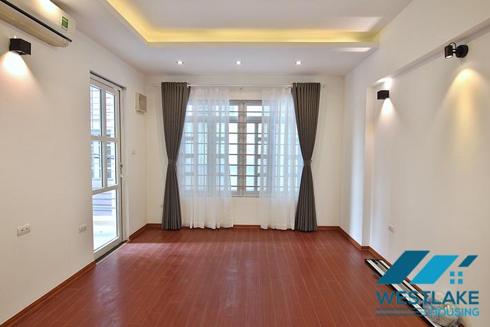 Cho Thuê Nhà 8 Phòng Ngủ Rộng Thoáng Sáng Tại Âu Cơ, Tây Hồ, Hà Nội.