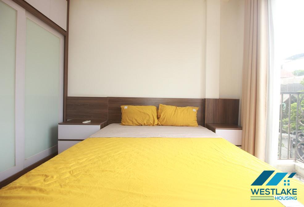 Good price, 2 bedrooms apartment for rent on Au Co area, Hanoi.