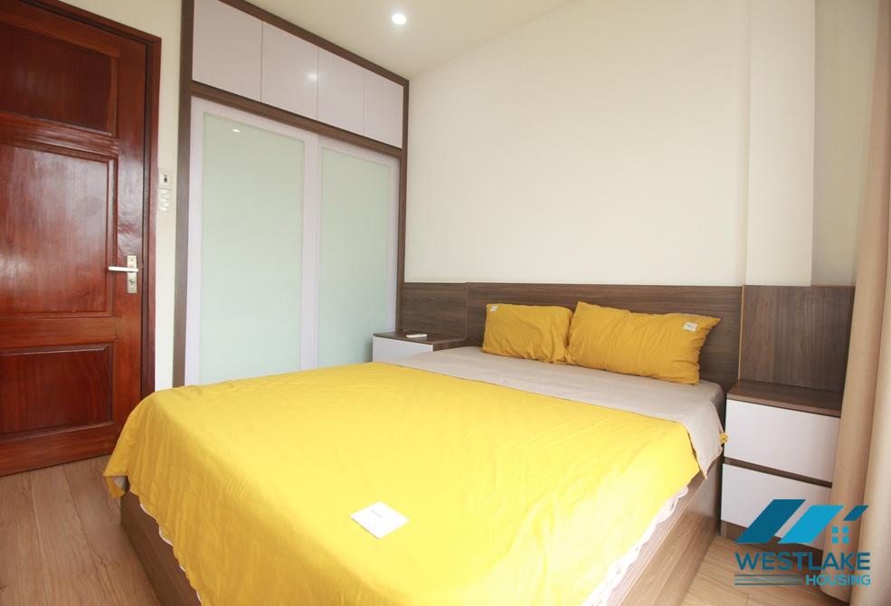 Good price, 2 bedrooms apartment for rent on Au Co area, Hanoi.