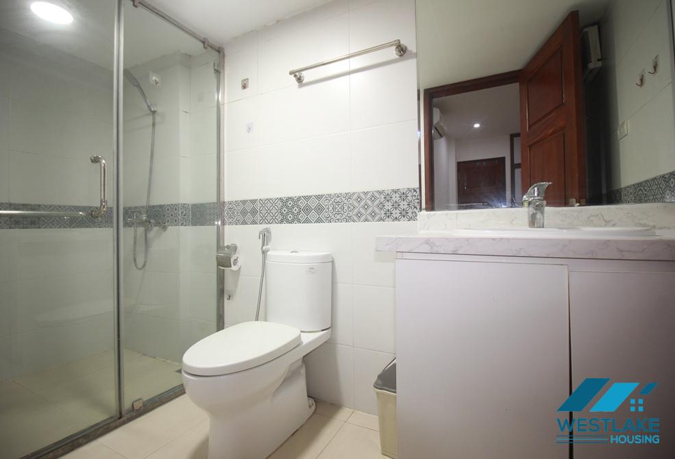 Good price, 2 bedrooms apartment for rent on Au Co area, Hanoi.