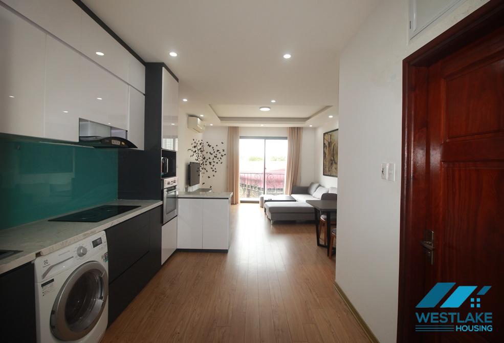 Good price, 2 bedrooms apartment for rent on Au Co area, Hanoi.