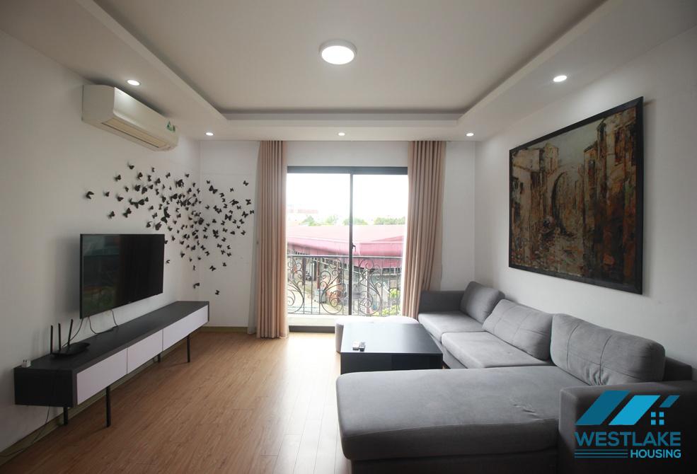 Good price, 2 bedrooms apartment for rent on Au Co area, Hanoi.