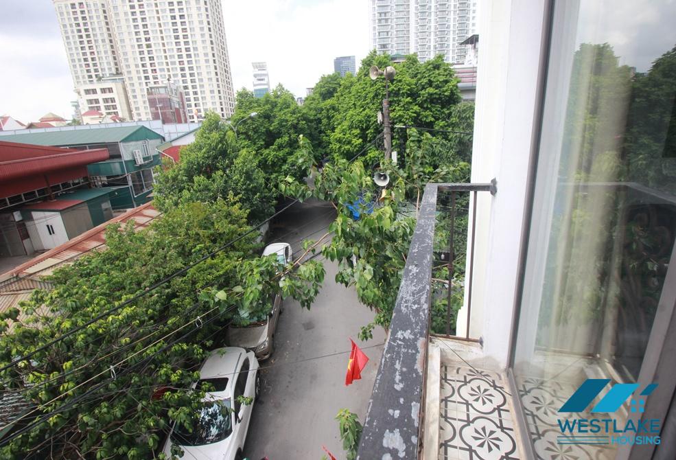 Good price, 2 bedrooms apartment for rent on Au Co area, Hanoi.