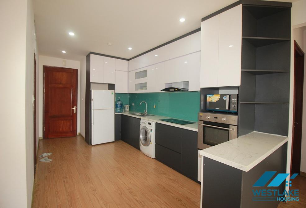 Good price, 2 bedrooms apartment for rent on Au Co area, Hanoi.