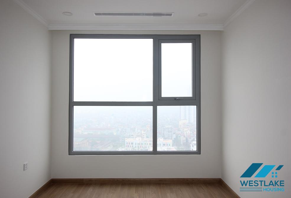 Unfurnished and bright apartment for rent in Vinhome Garden-My Dinh area