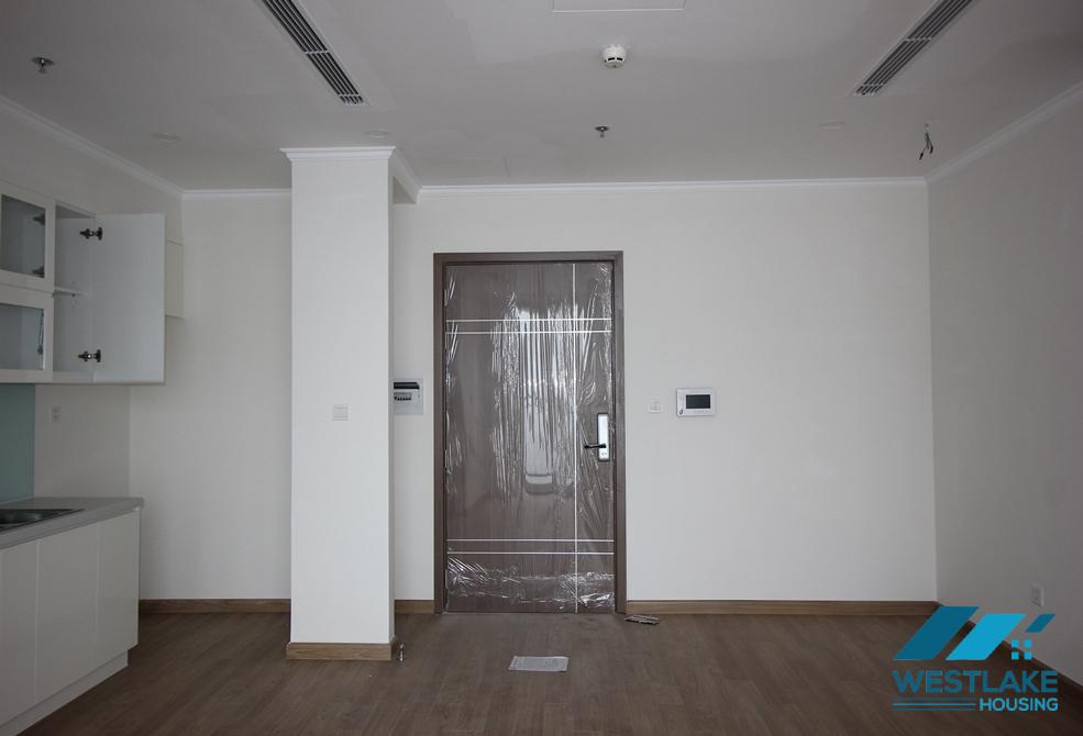 Unfurnished and bright apartment for rent in Vinhome Garden-My Dinh area