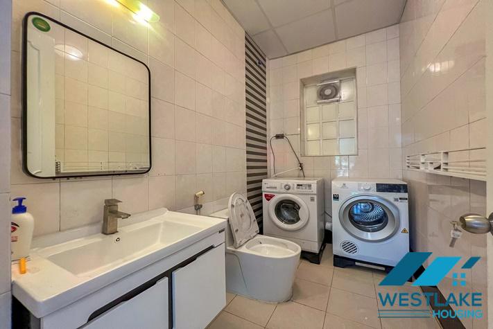 Cho Thuê Biệt Thự 5 Phòng Ngủ Đẹp Có Hồ Bơi Và Sân Vườn Rộng Tại Tây Hồ, Hà Nội.