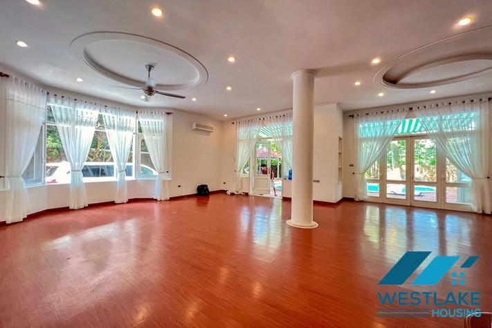 Cho Thuê Biệt Thự 5 Phòng Ngủ Đẹp Có Hồ Bơi Và Sân Vườn Rộng Tại Tây Hồ, Hà Nội.