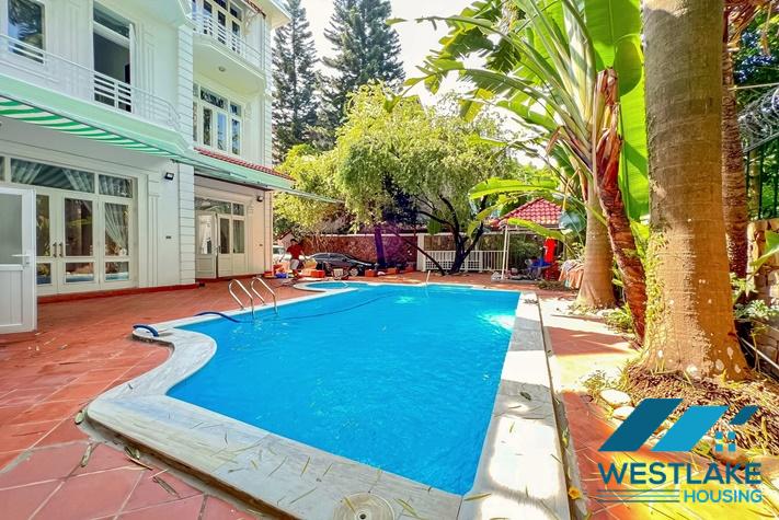 Cho Thuê Biệt Thự 5 Phòng Ngủ Đẹp Có Hồ Bơi Và Sân Vườn Rộng Tại Tây Hồ, Hà Nội.