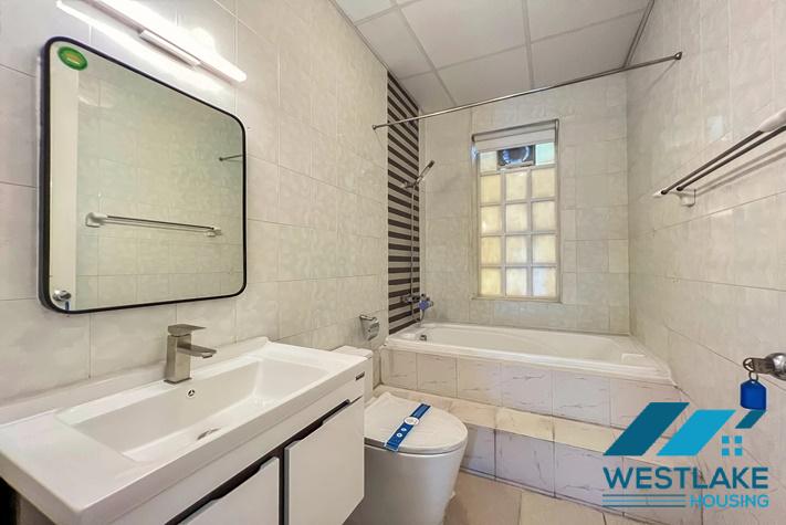 Cho Thuê Biệt Thự 5 Phòng Ngủ Đẹp Có Hồ Bơi Và Sân Vườn Rộng Tại Tây Hồ, Hà Nội.