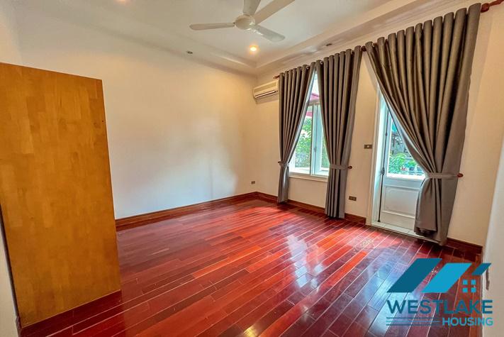 Cho Thuê Biệt Thự 5 Phòng Ngủ Đẹp Có Hồ Bơi Và Sân Vườn Rộng Tại Tây Hồ, Hà Nội.