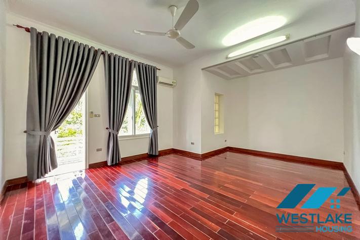 Cho Thuê Biệt Thự 5 Phòng Ngủ Đẹp Có Hồ Bơi Và Sân Vườn Rộng Tại Tây Hồ, Hà Nội.