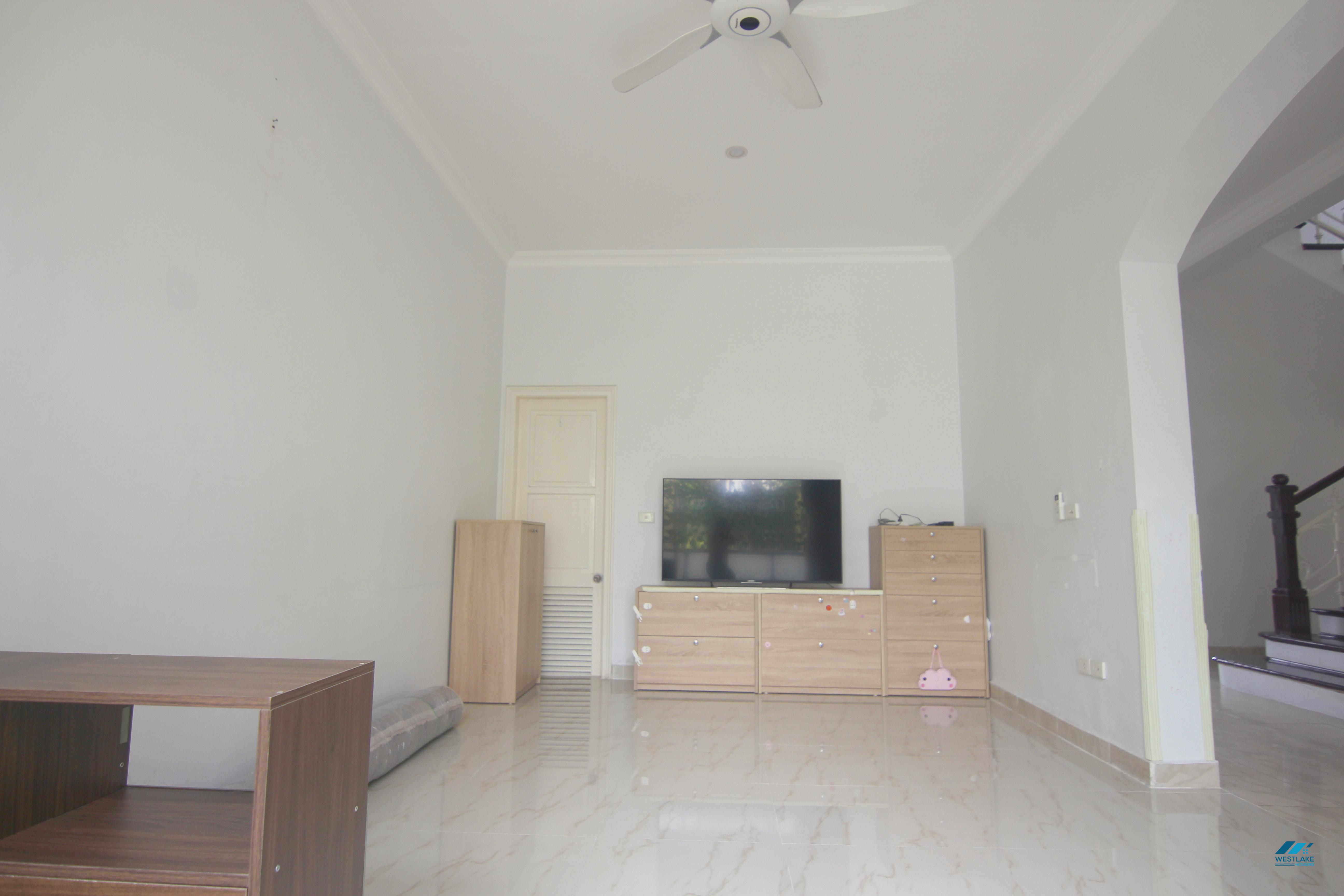 Cho thuê nhà tại Ciputra, Tây Hồ – Vị trí đẹp, gần sân chơi trẻ em