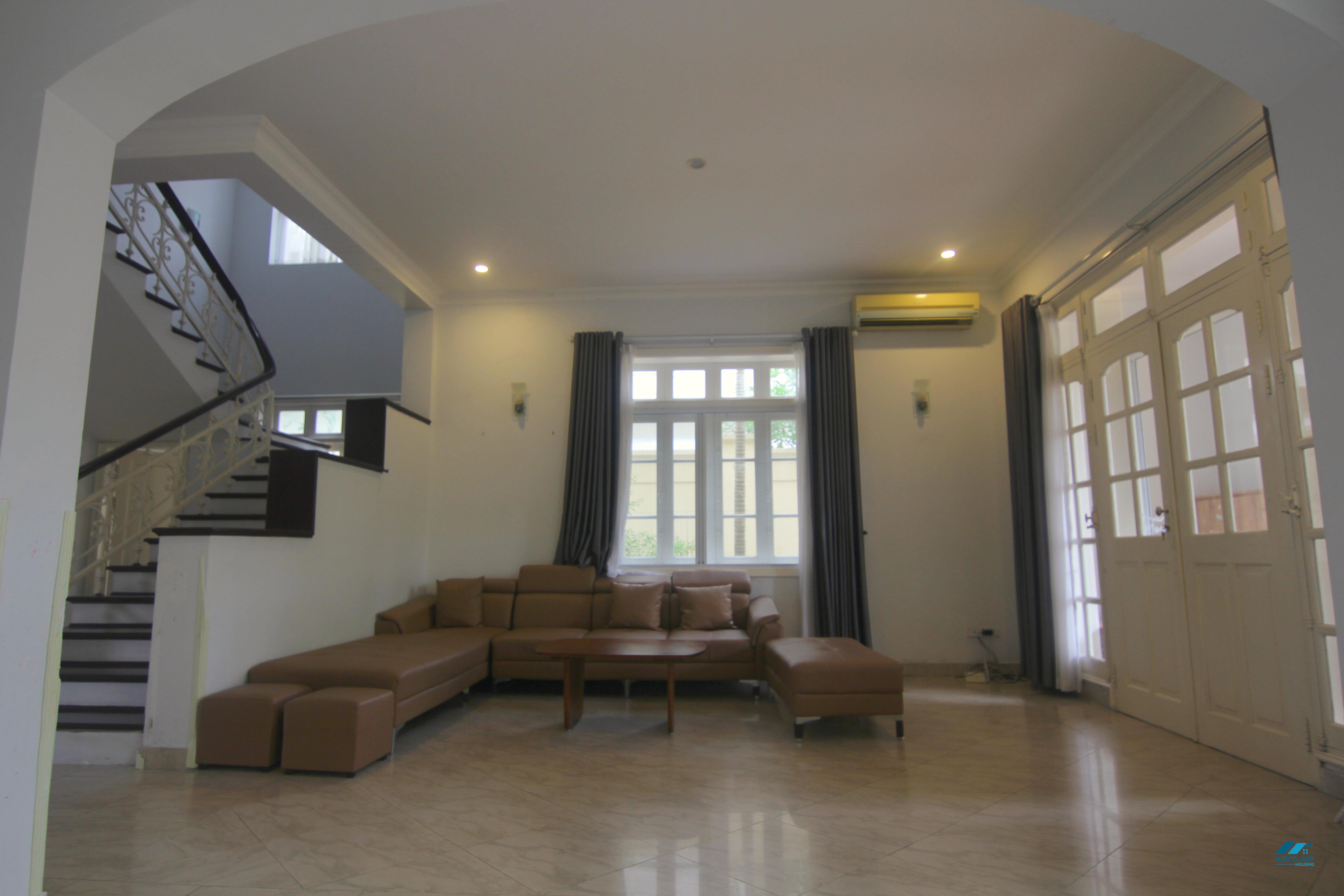 Cho thuê nhà tại Ciputra, Tây Hồ – Vị trí đẹp, gần sân chơi trẻ em