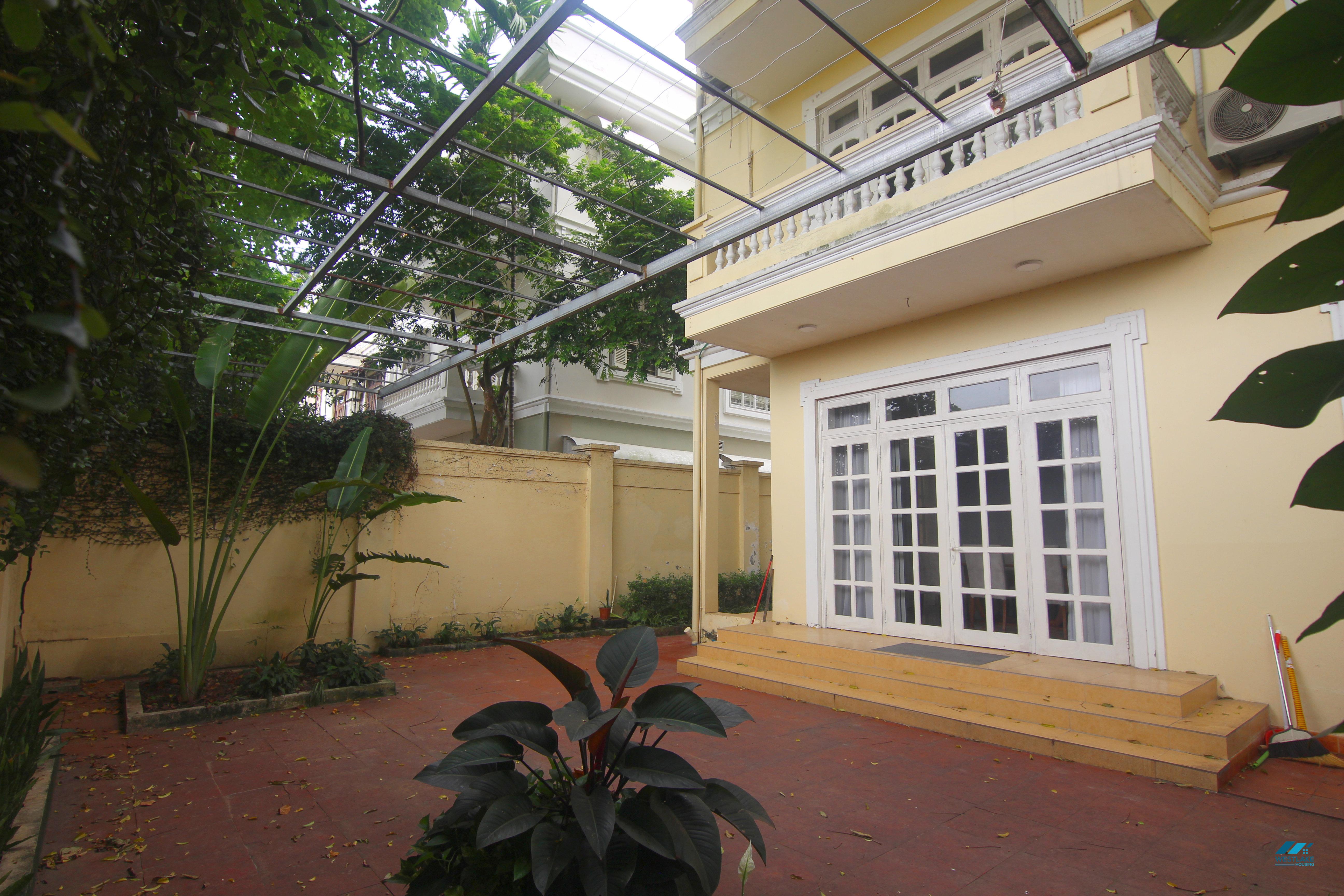 Cho thuê nhà tại Ciputra, Tây Hồ – Vị trí đẹp, gần sân chơi trẻ em