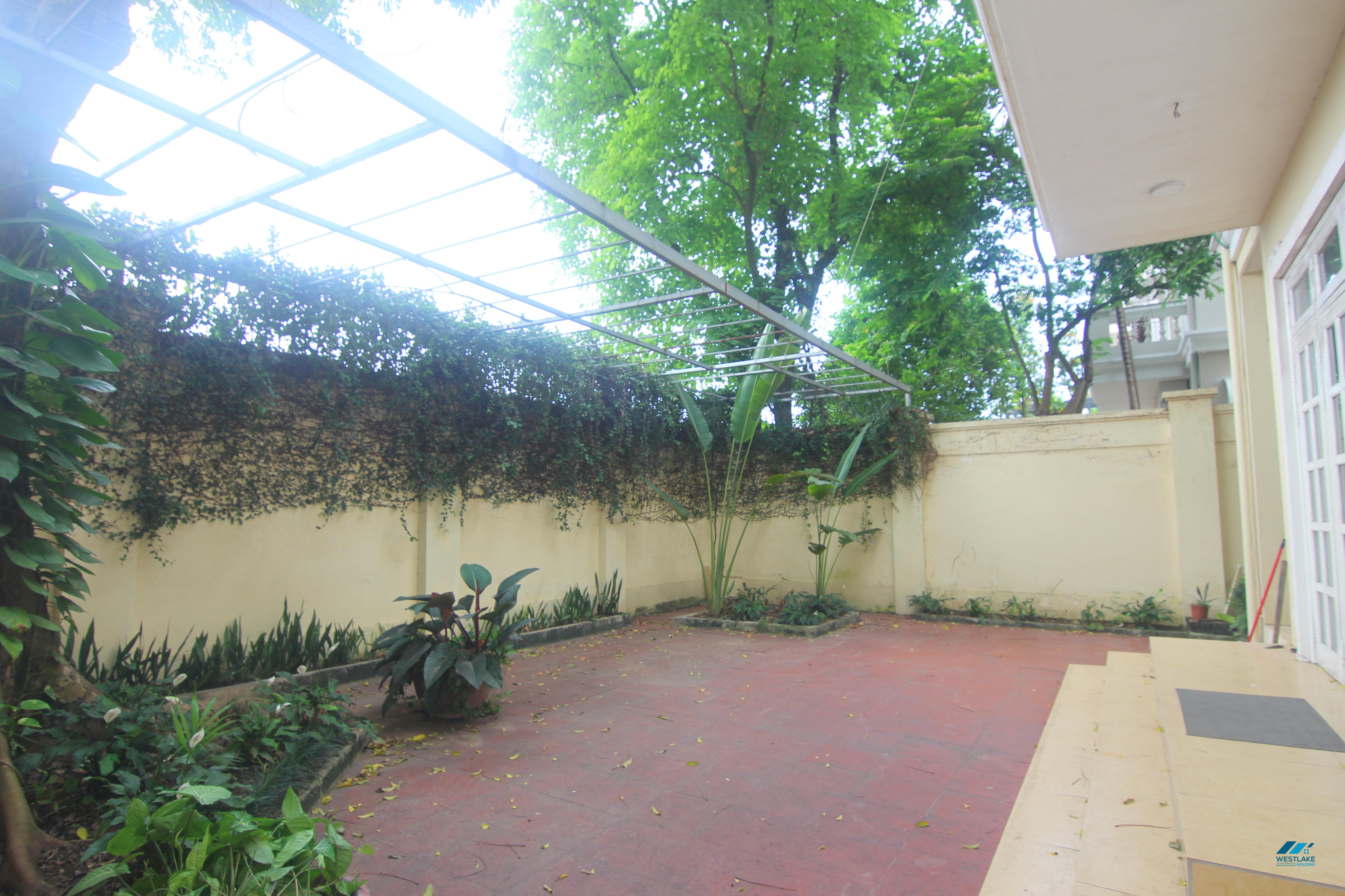 Cho thuê nhà tại Ciputra, Tây Hồ – Vị trí đẹp, gần sân chơi trẻ em