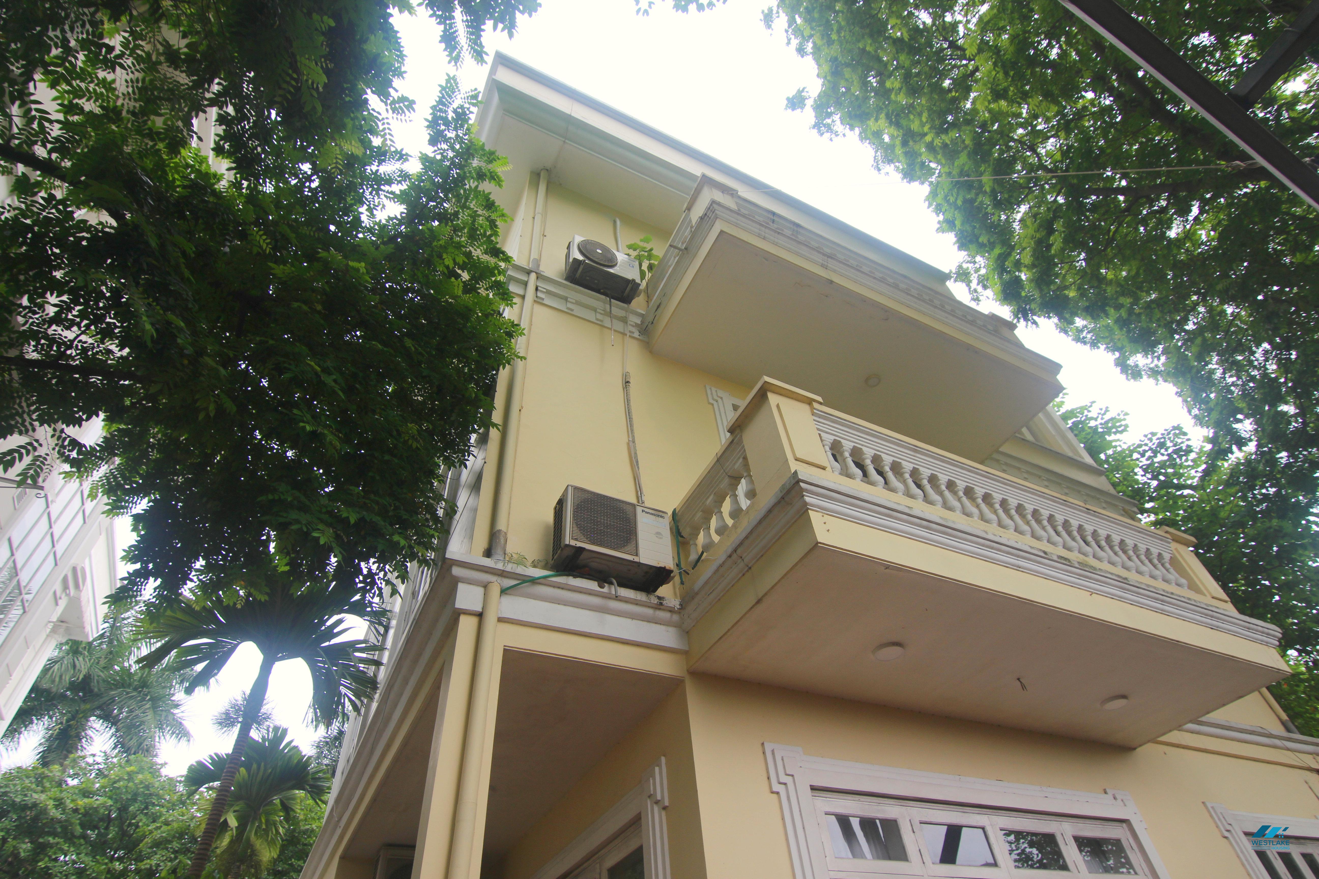 Cho thuê nhà tại Ciputra, Tây Hồ – Vị trí đẹp, gần sân chơi trẻ em