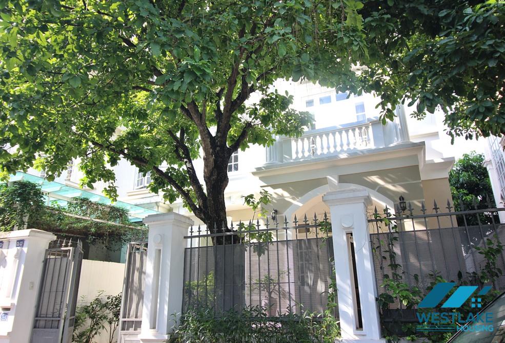Cho thuê biệt thự đầy đủ nội thất tại khu C – Ciputra, Tây Hồ, Hà Nội