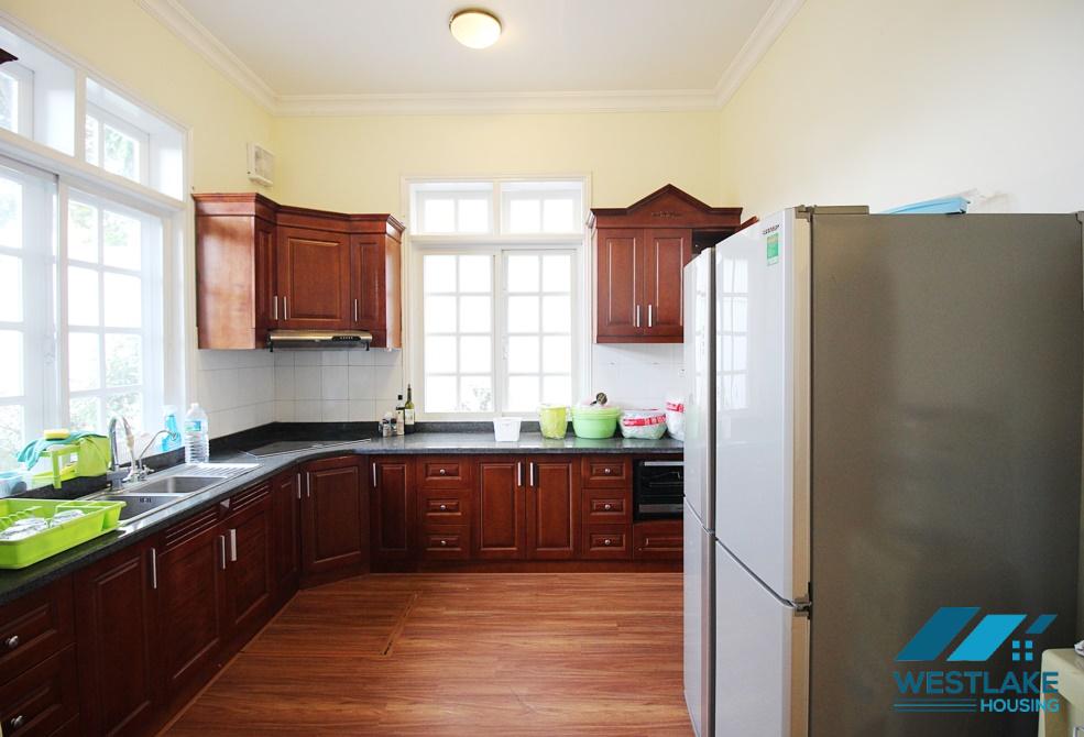 Cho thuê biệt thự đầy đủ nội thất tại khu C – Ciputra, Tây Hồ, Hà Nội