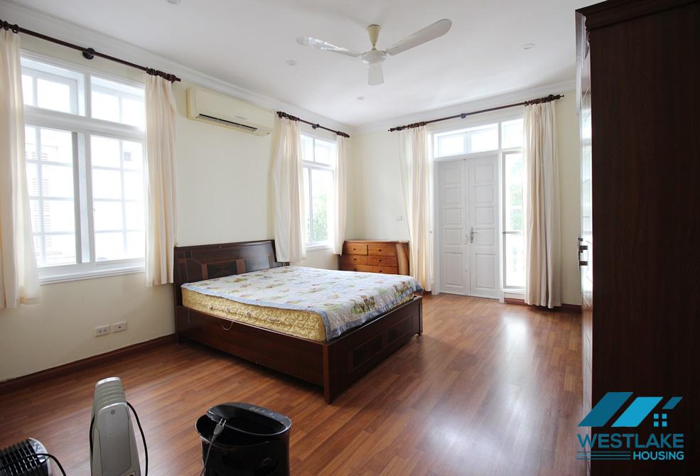 Cho thuê biệt thự đầy đủ nội thất tại khu C – Ciputra, Tây Hồ, Hà Nội