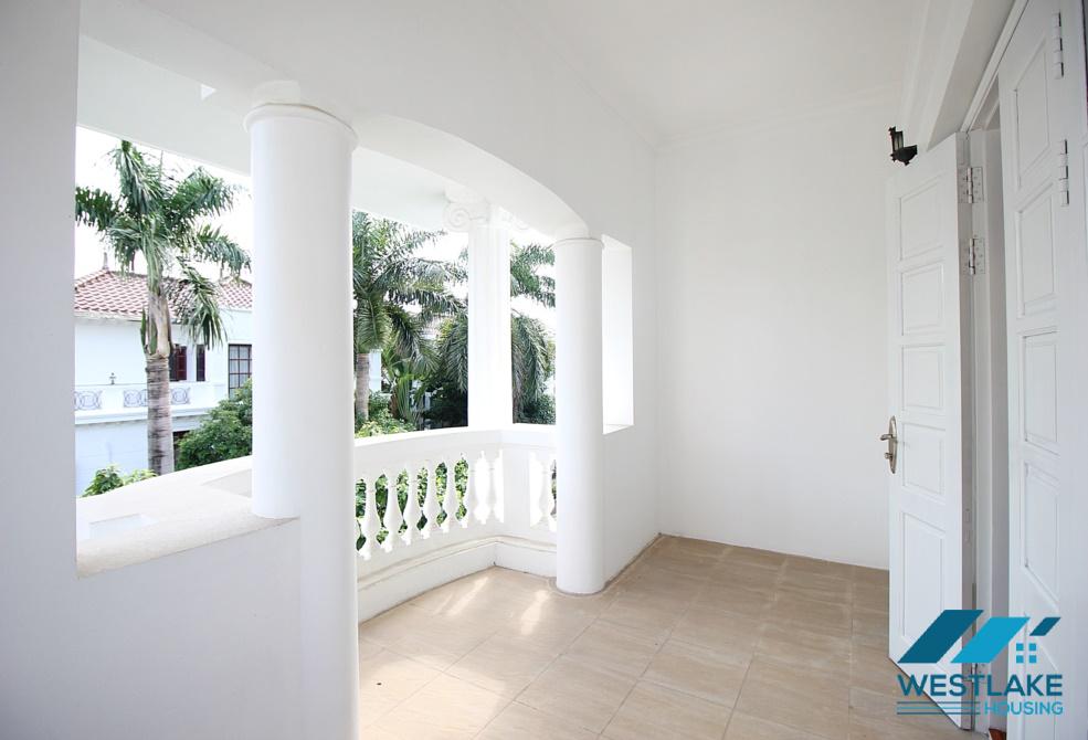 Cho thuê biệt thự đầy đủ nội thất tại khu C – Ciputra, Tây Hồ, Hà Nội