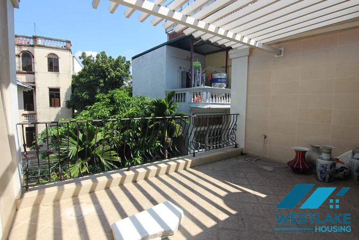 Cho Thuê Nhà 4 Phòng Ngủ Mới Đẹp, Hiện Đại, Ban Công Sân Rộng Thoáng Mát  Tại Tây Hồ, Hà Nội.