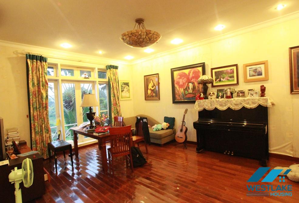 Cho thuê nhà đẹp có hồ bơi riêng tại Ciputra – Tây Hồ, Hà Nội