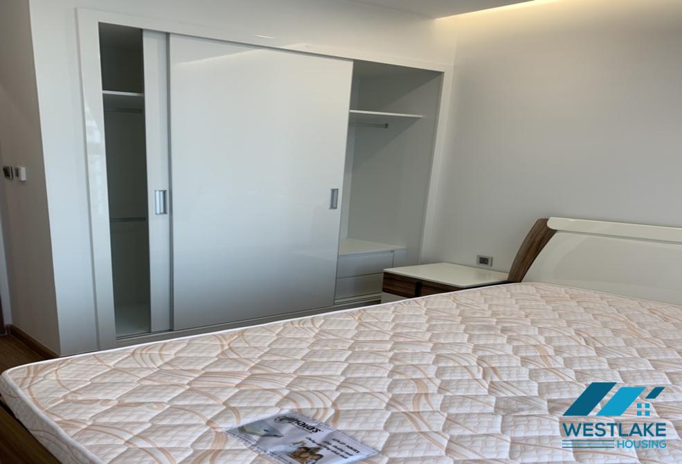 A high-rise apartment with 3 bedrooms for rent in Vinhome Metropolis, Ba Dinh, Ha Noi