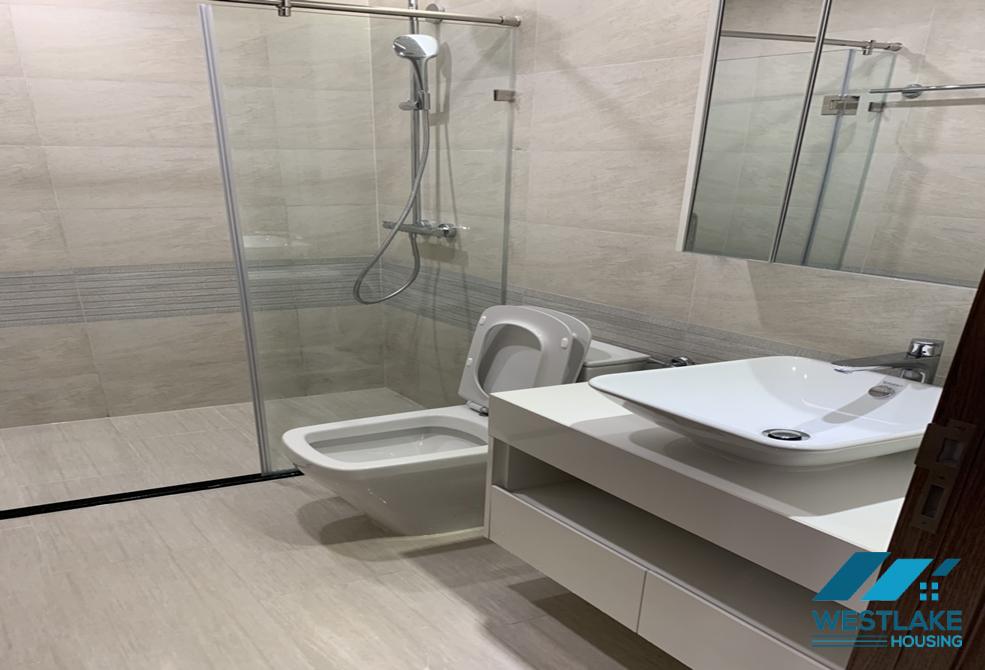 A high-rise apartment with 3 bedrooms for rent in Vinhome Metropolis, Ba Dinh, Ha Noi