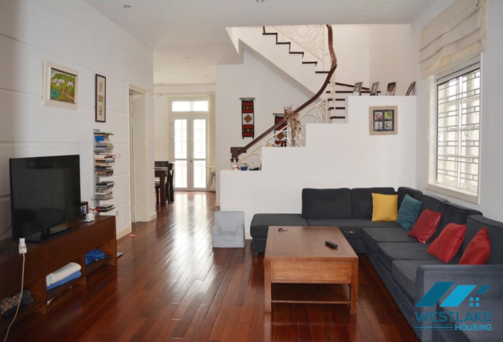 Cho thuê biệt thự thiết kế đẹp, nội thất đầy đủ tại Ciputra – Tây Hồ, Hà Nội