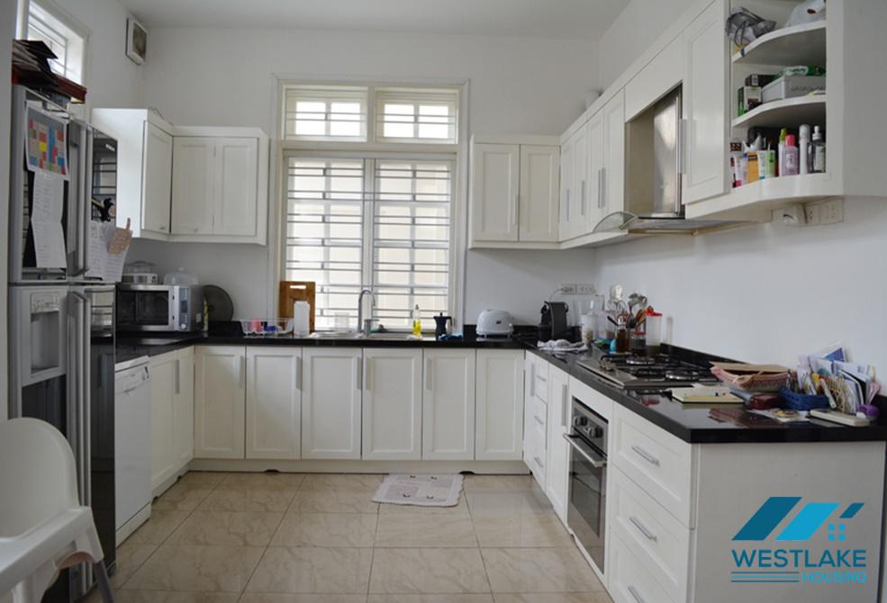 Cho thuê biệt thự thiết kế đẹp, nội thất đầy đủ tại Ciputra – Tây Hồ, Hà Nội