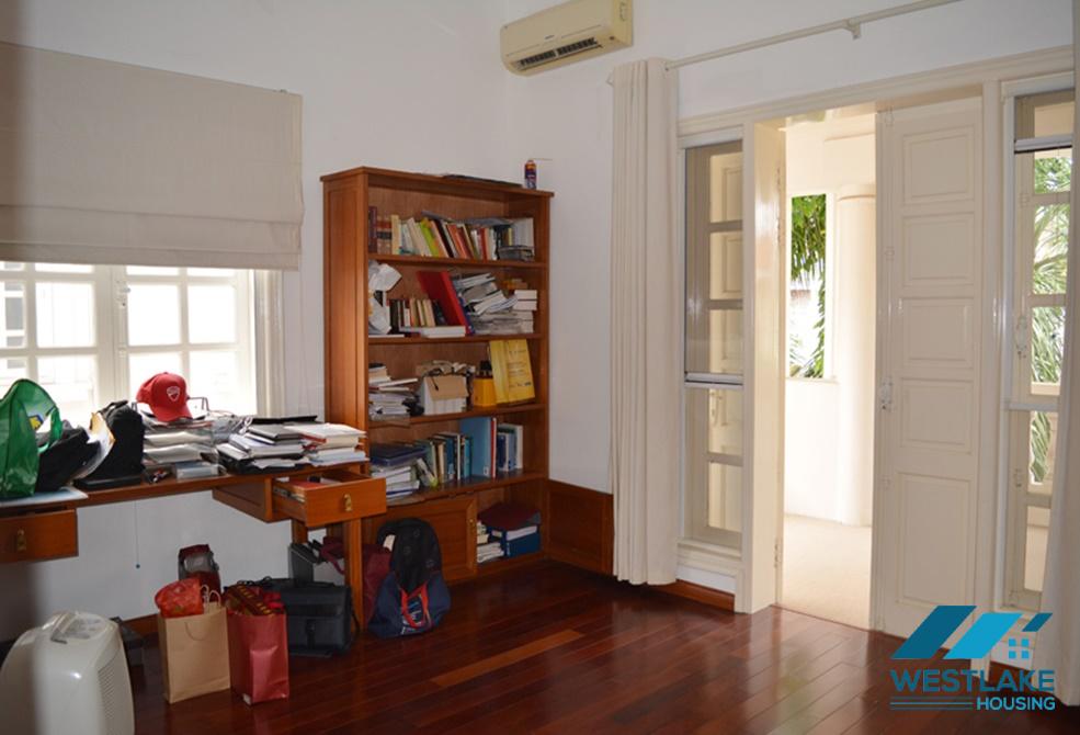 Cho thuê biệt thự thiết kế đẹp, nội thất đầy đủ tại Ciputra – Tây Hồ, Hà Nội